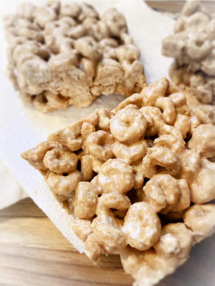 close up of peanut butter cheerio bars
