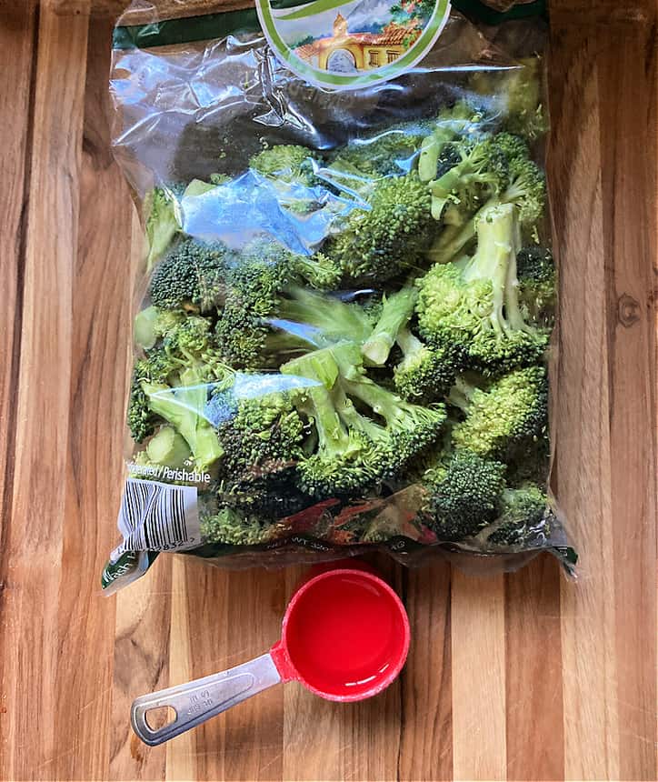 10 Minute • How to Steam Broccoli in the Microwave • Loaves and Dishes