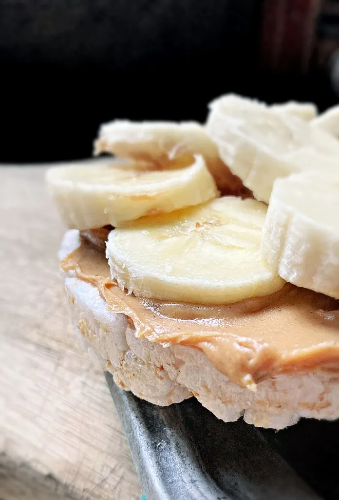 Rice cake with peanut butter and banana