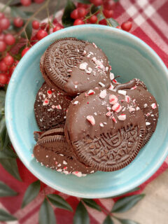 chocolate dipped oreos with peppermints