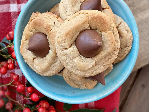 thumbprint hershey kiss cookies