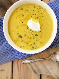 bowl of cauliflower soup for the instant pot