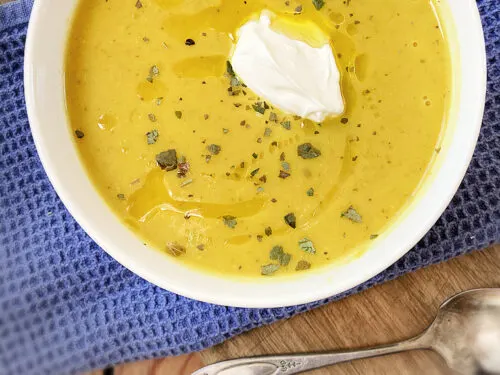 bowl of cauliflower soup for the instant pot