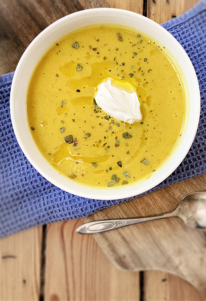 bowl of cauliflower soup for the instant pot