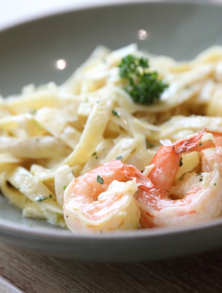 how to cook shrimp for alfredo close up