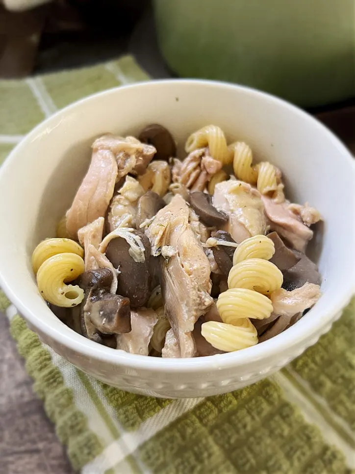 dutch oven chicken thighs on towel