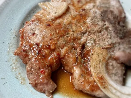 how to bake thin pork chops with onion