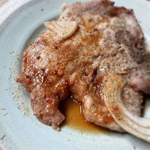 how to bake thin pork chops with onion