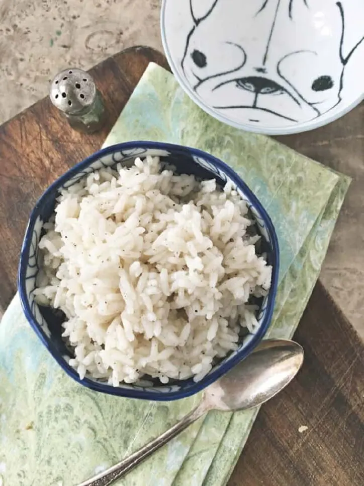 Blue bowl of minute rice.