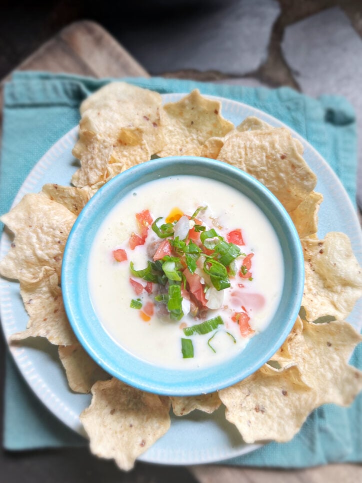 bowl super dip and chips.